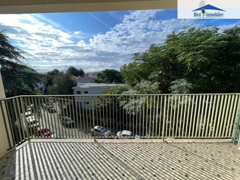 thumbnail of estate's photo