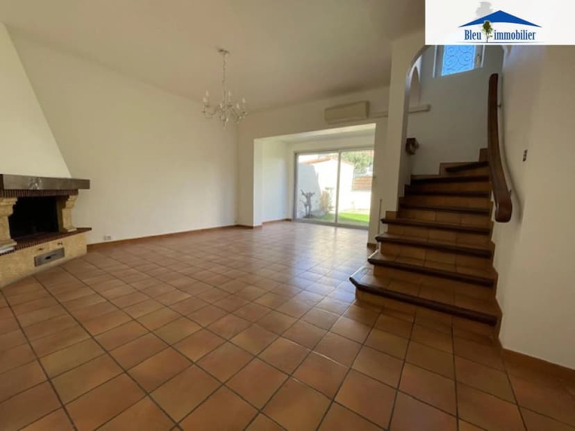 thumbnail of estate's photo