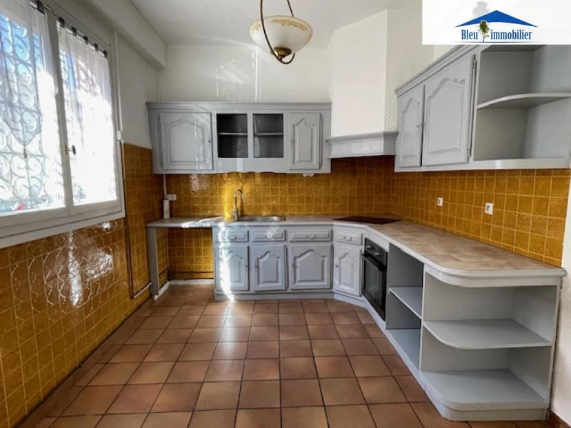 thumbnail of estate's photo