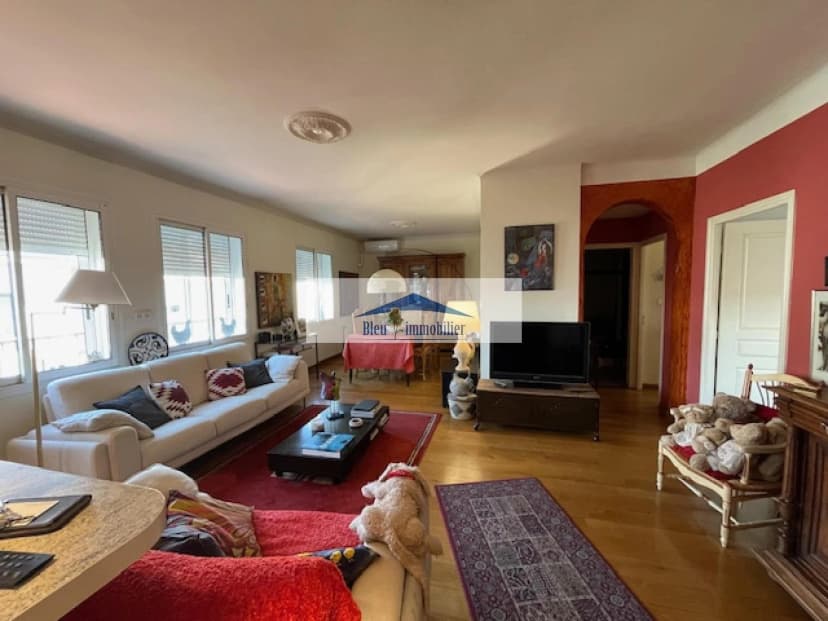 thumbnail of estate's photo