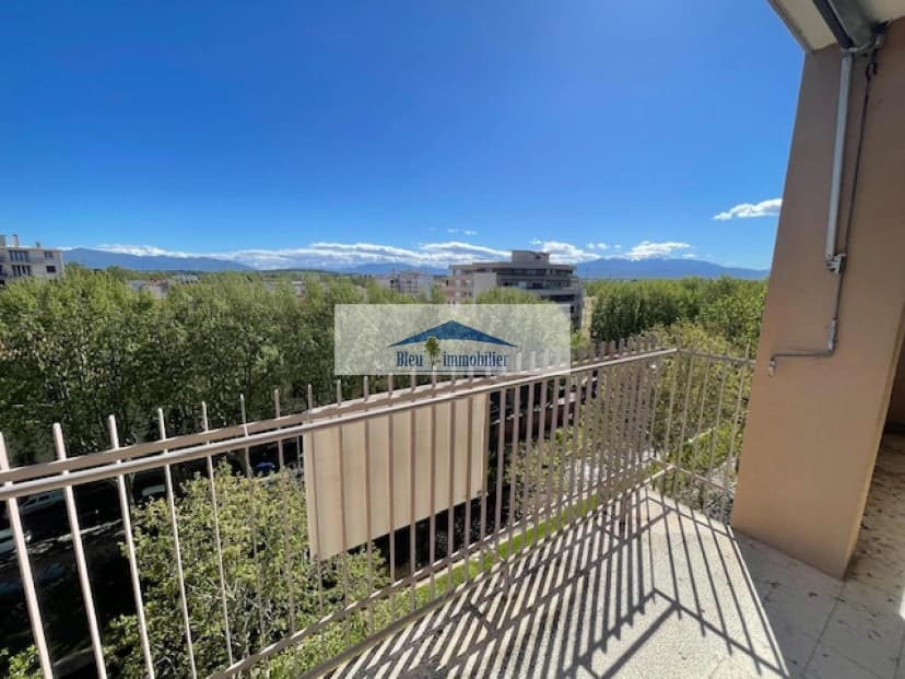 thumbnail of estate's photo