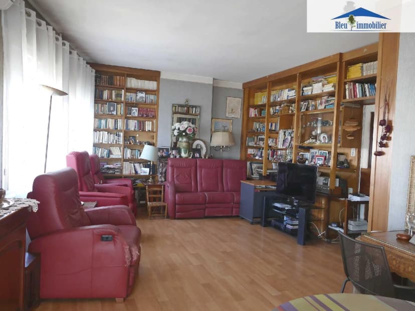 thumbnail of estate's photo