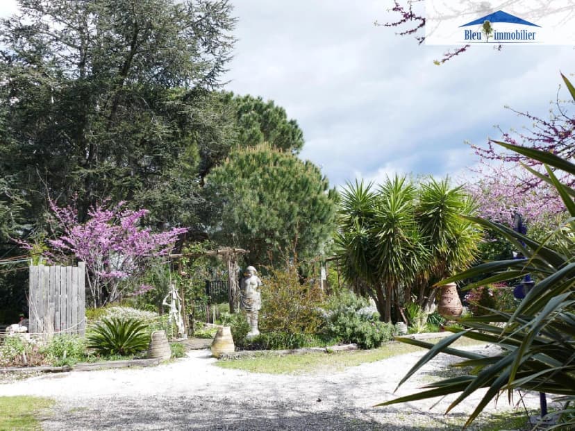 thumbnail of estate's photo
