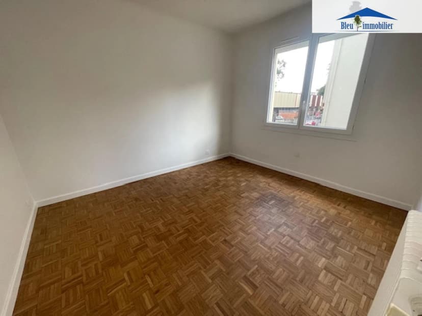 thumbnail of estate's photo