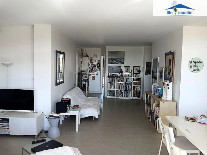 thumbnail of estate's photo