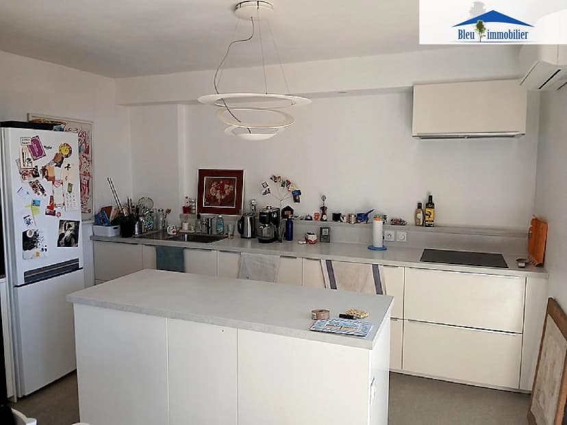 thumbnail of estate's photo