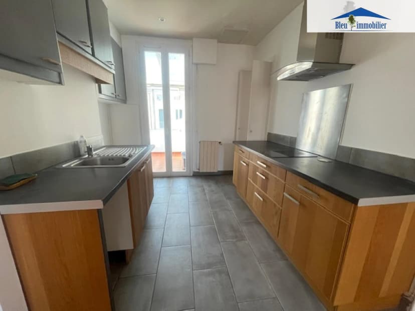 thumbnail of estate's photo