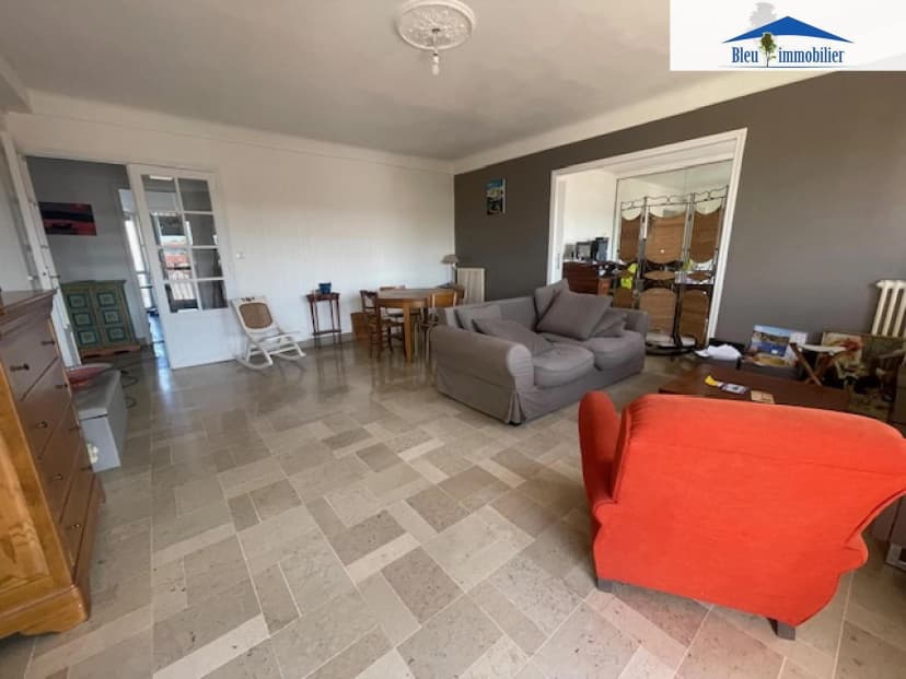 thumbnail of estate's photo