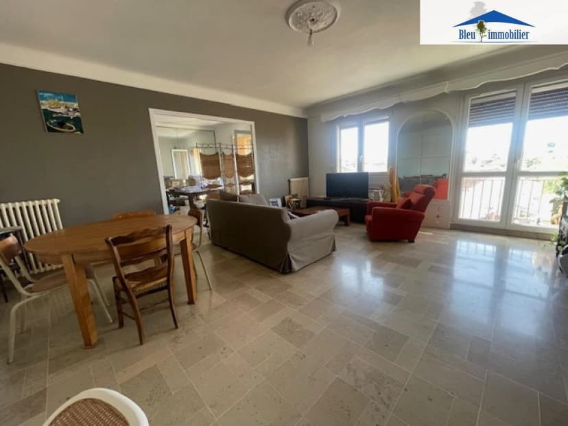 thumbnail of estate's photo