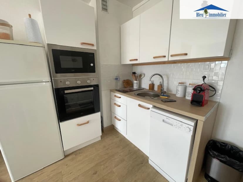 thumbnail of estate's photo