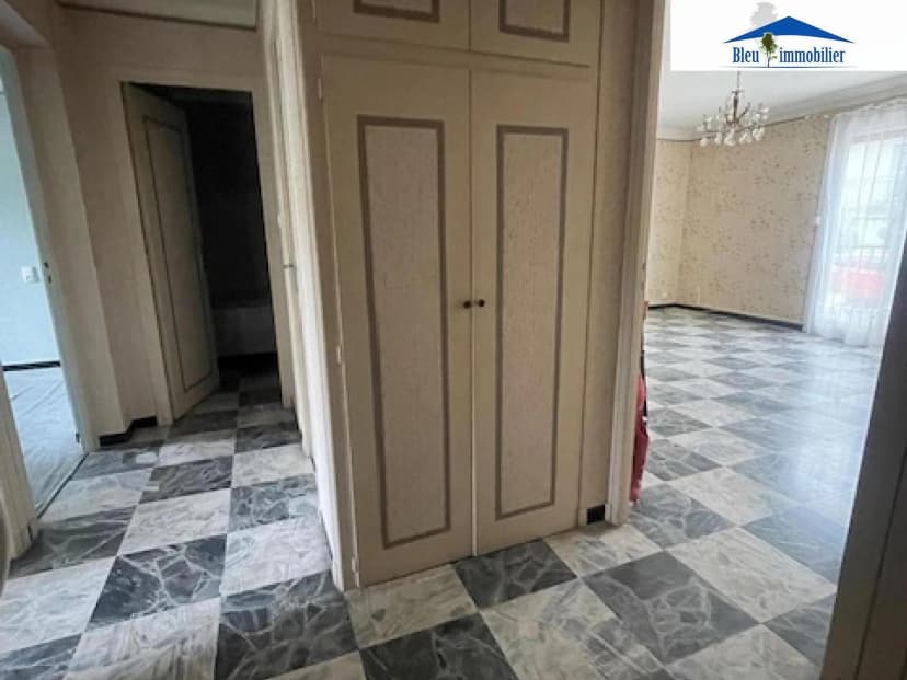 thumbnail of estate's photo