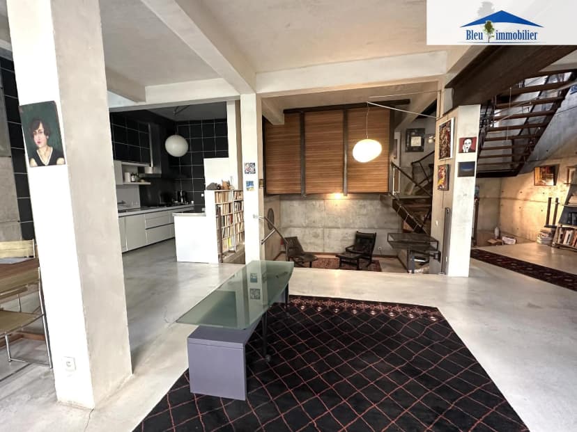 thumbnail of estate's photo