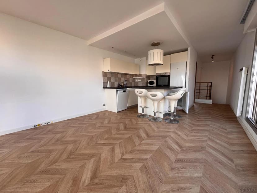 thumbnail of estate's photo