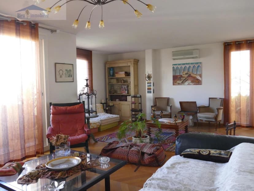 thumbnail of estate's photo