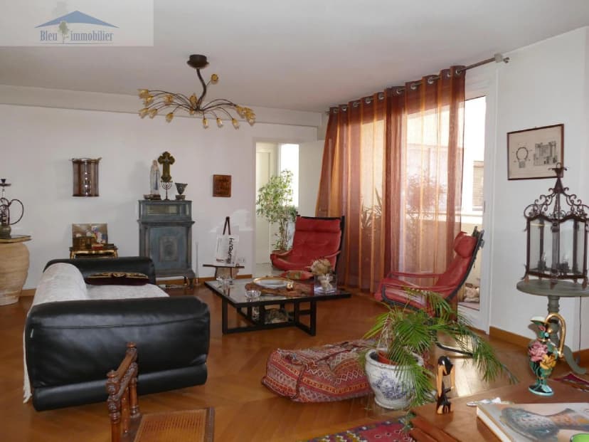 thumbnail of estate's photo