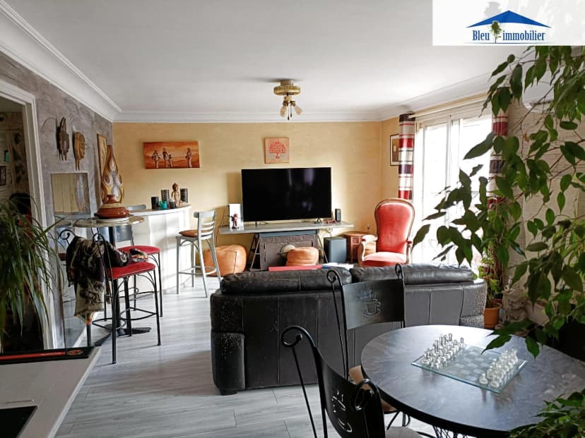 thumbnail of estate's photo