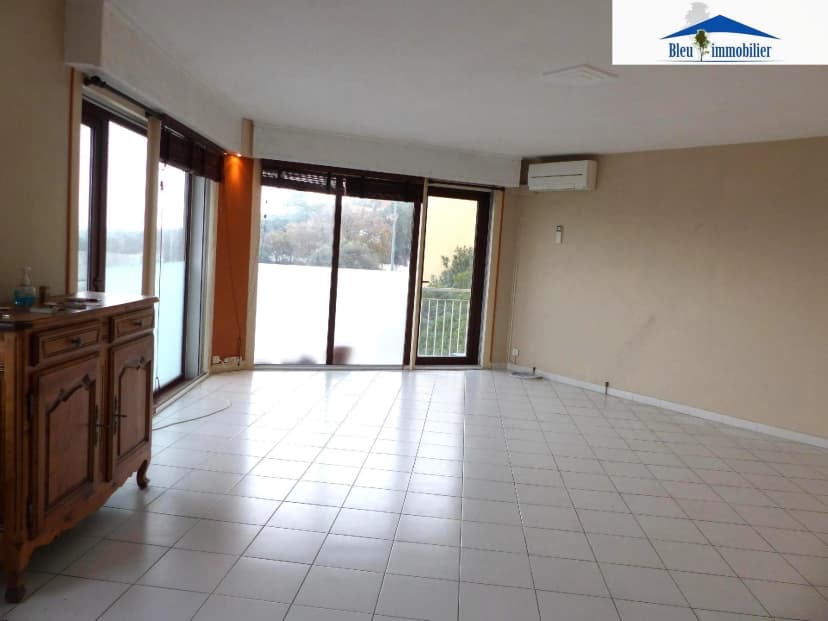 thumbnail of estate's photo