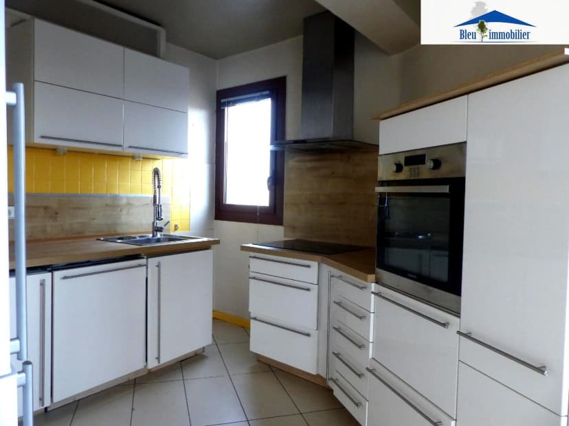 thumbnail of estate's photo