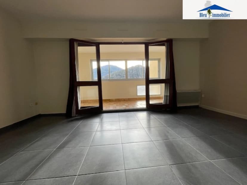 thumbnail of estate's photo