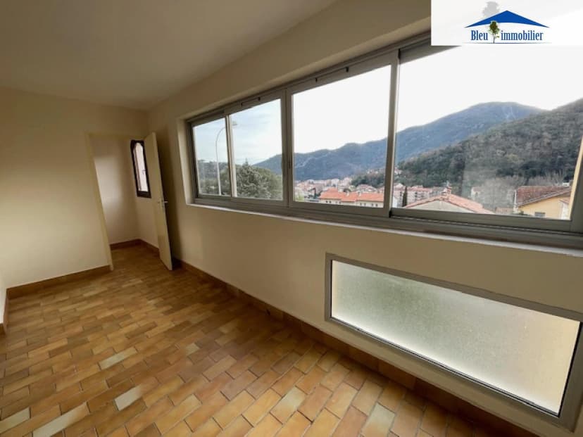 thumbnail of estate's photo