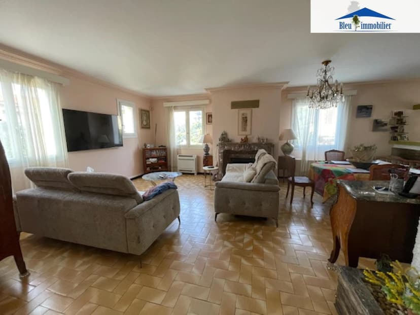 thumbnail of estate's photo