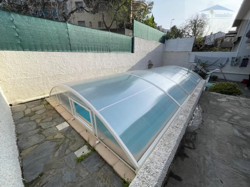 thumbnail of estate's photo