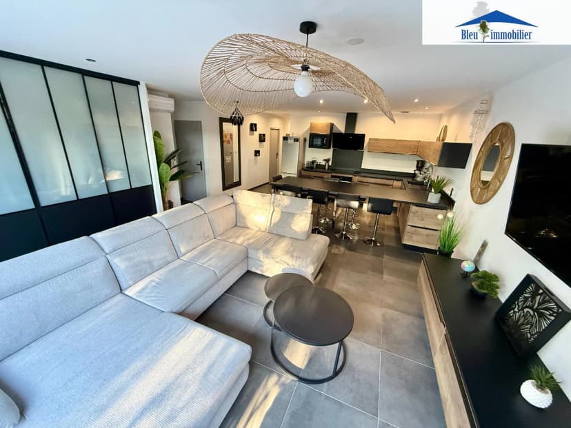 thumbnail of estate's photo